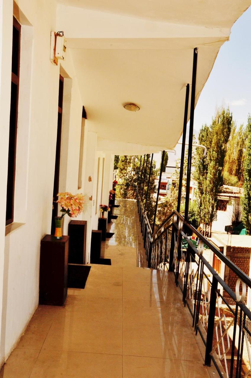 Hotel Jan Palace レー エクステリア 写真